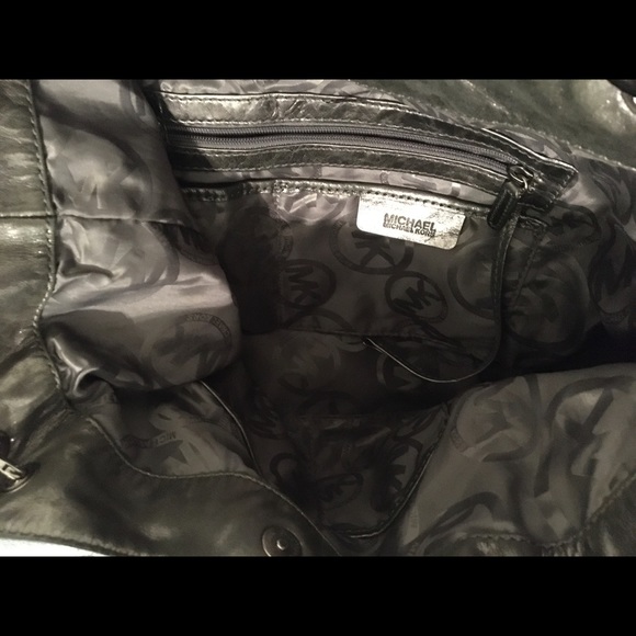 Michael Kors Astor Metallic Grey/Silver Large Hobo - Picture 12 of 14